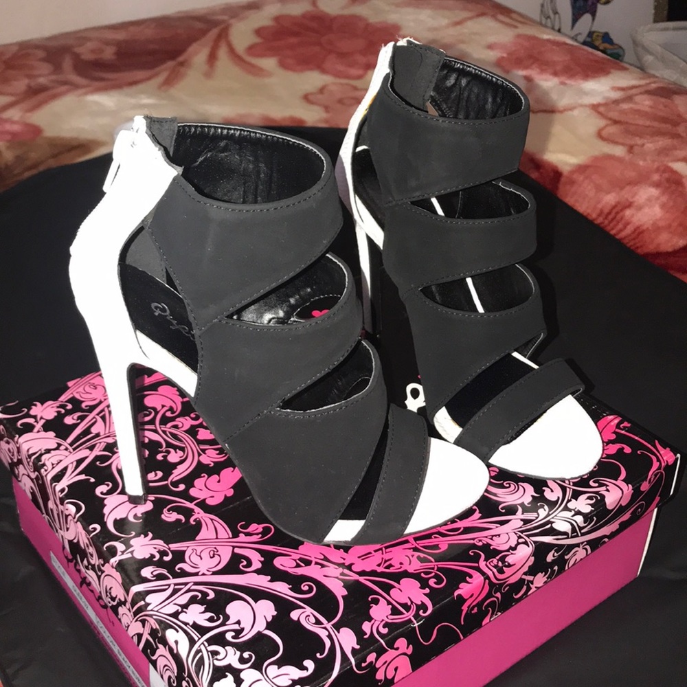 [NEW] BLACK & WHITE HEELS